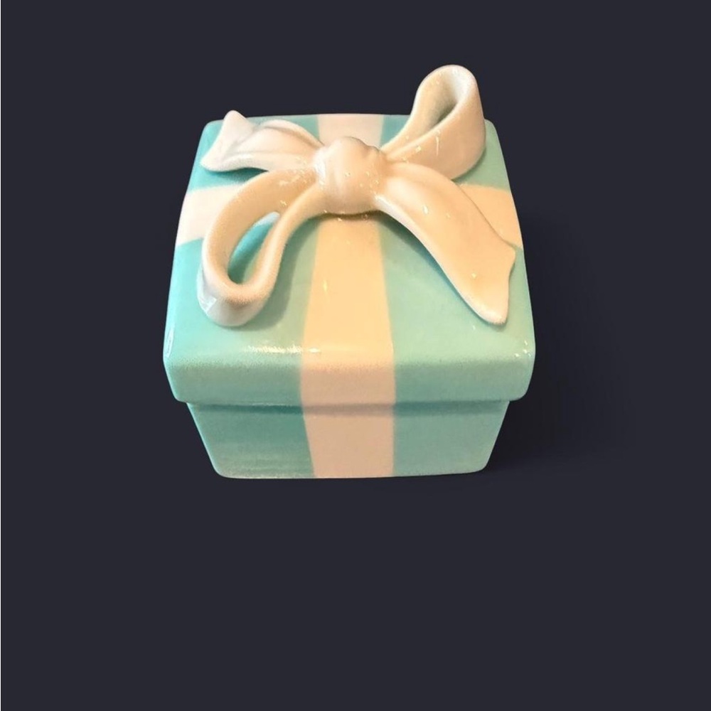 Tiffany & Co. Robin's Egg Blue Trinket Box with White Bow